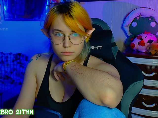 Tricky-Kitsune live cam on BongaCams