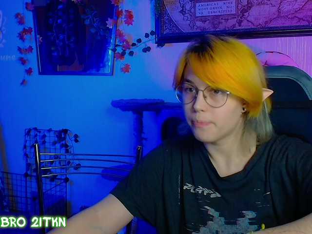 Tricky-Kitsune live cam on BongaCams