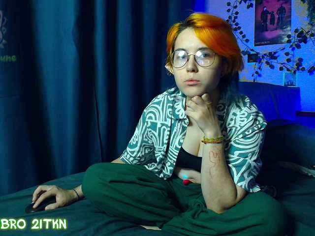 Tricky-Kitsune live cam on