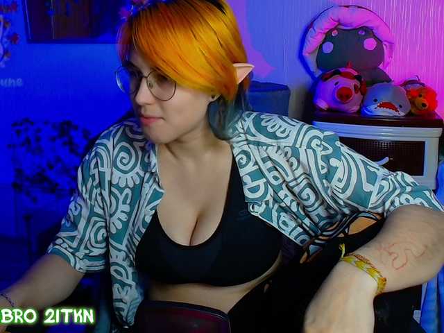 Tricky-Kitsune live cam on BongaCams