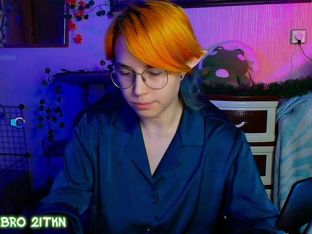 Tricky-Kitsune live cam on BongaCams