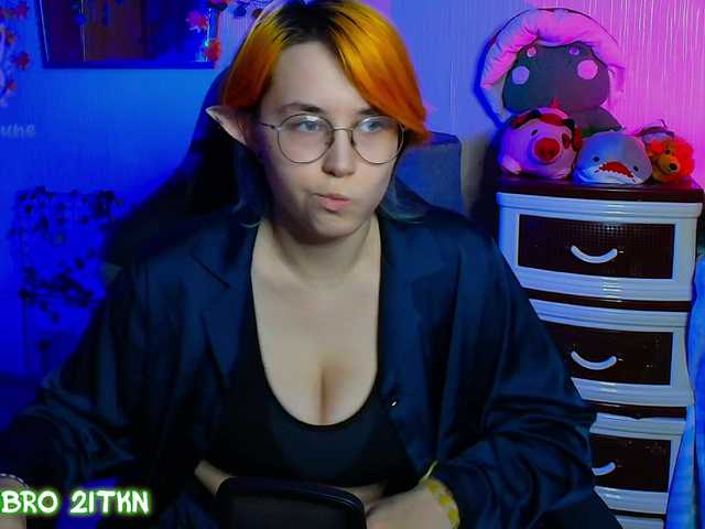Tricky-Kitsune live cam on BongaCams