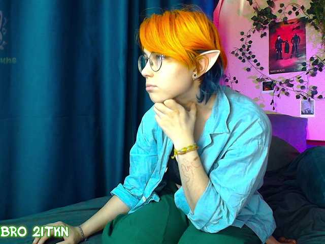 Tricky_Kitsune live webcam show