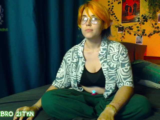 Tricky-Kitsune live cam on 