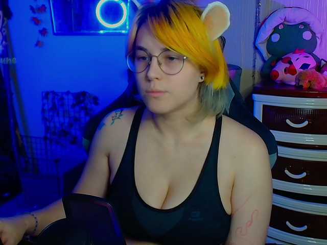 Tricky-Kitsune live cam on BongaCams
