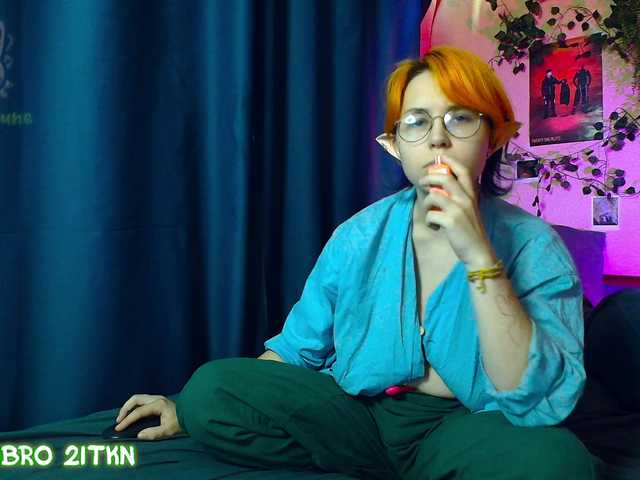 Tricky_Kitsune live webcam show
