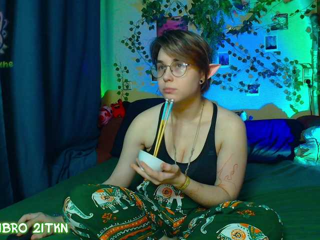 le modèle Tricky_Kitsune est en webcam porno dans un show sur le site bongacams, il possède les tags suivants: White/Caucasian,Brunette,Shaved