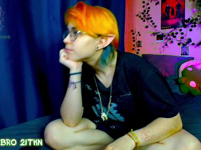 Tricky-Kitsune live cam on BongaCams