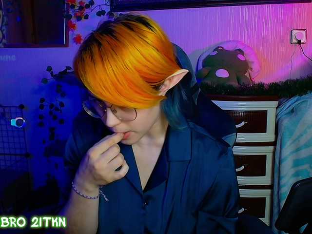 Tricky-Kitsune live cam on BongaCams