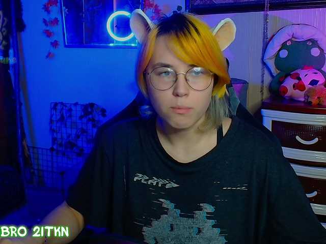 Tricky-Kitsune live cam on BongaCams