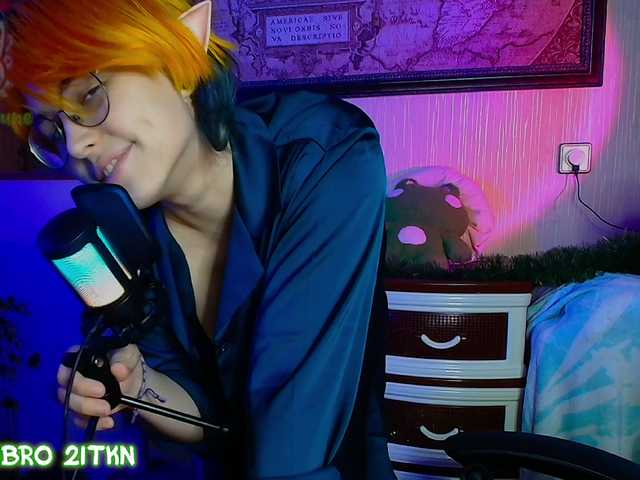 Tricky-Kitsune live cam on BongaCams