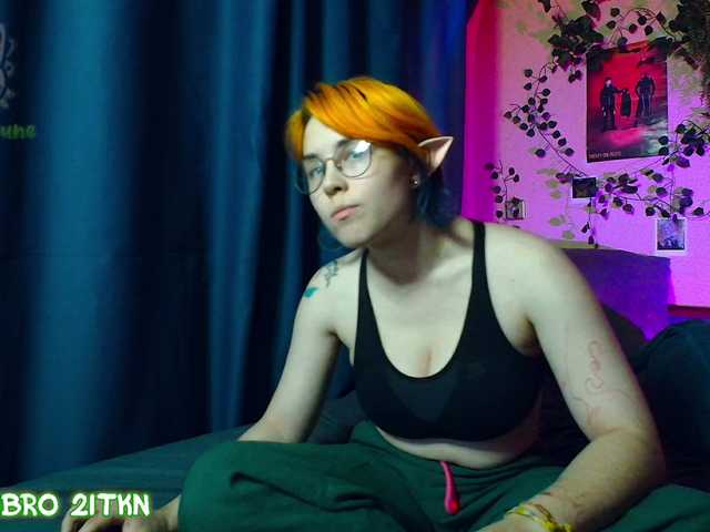 Tricky-Kitsune live cam on BongaCams