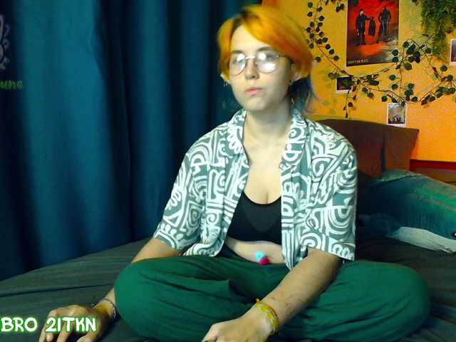 Tricky-Kitsune live cam on 