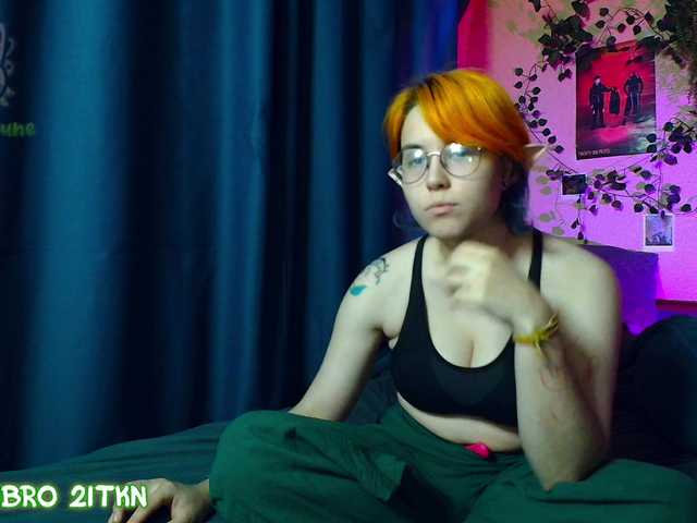 Tricky_Kitsune live webcam show
