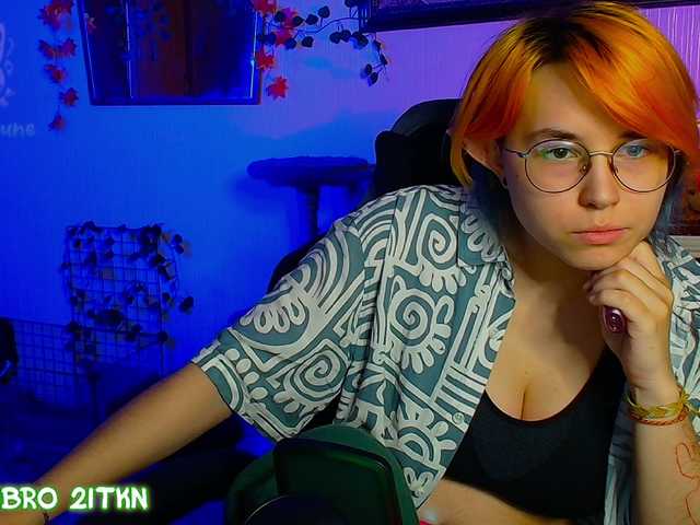 Tricky-Kitsune live cam on BongaCams