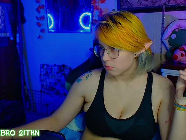 Tricky-Kitsune live cam on BongaCams