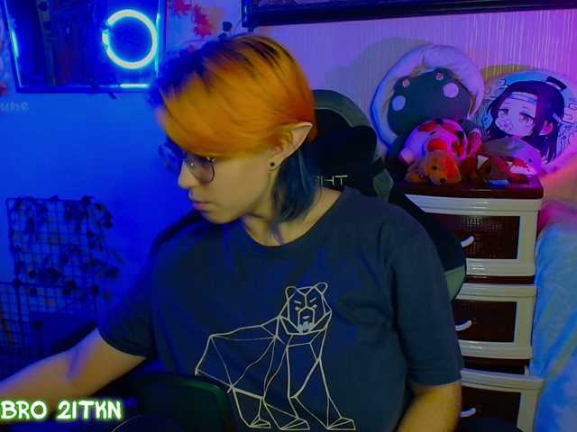 Tricky-Kitsune live cam on BongaCams