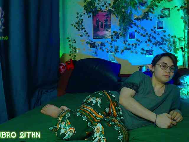 Tricky_Kitsune webcam