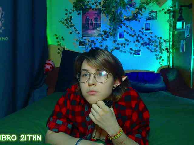 Tricky_Kitsune webcam