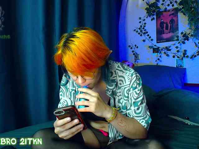 Tricky_Kitsune webcam