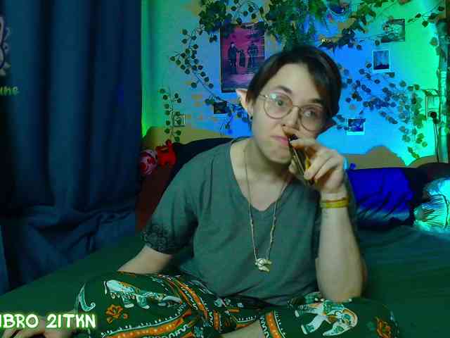 Tricky_Kitsune webcam