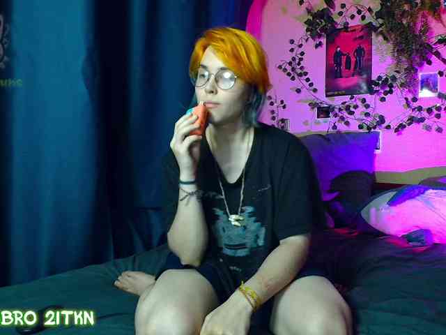 Tricky_Kitsune webcam