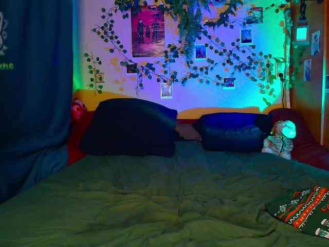 Tricky-Kitsune Live Webcam on BongaCams