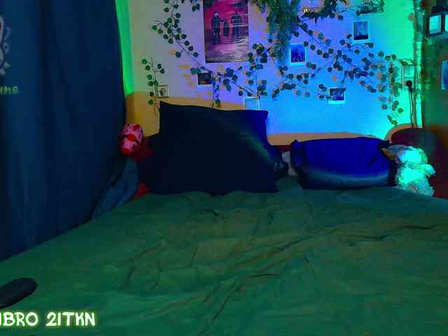 Tricky_Kitsune webcam