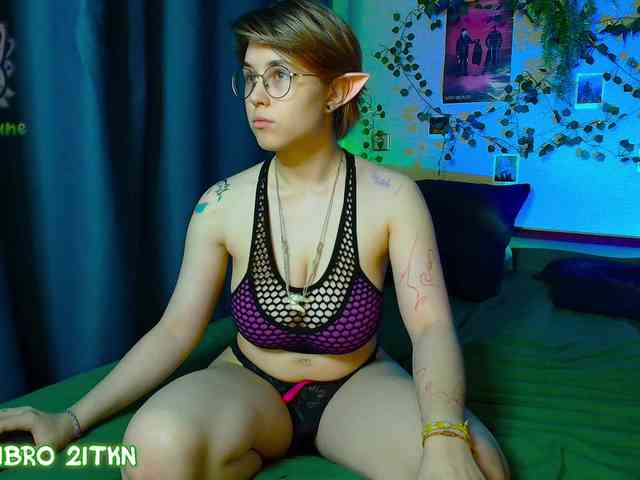 Tricky_Kitsune webcam