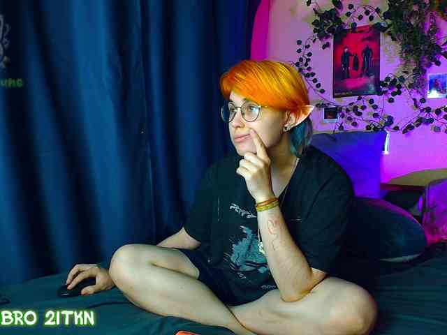 Tricky_Kitsune webcam