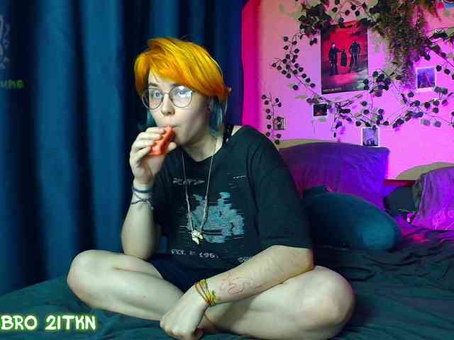 Tricky_Kitsune webcam