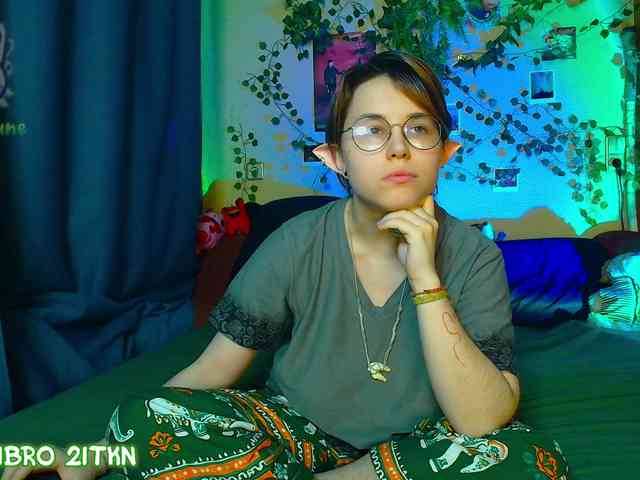 Tricky_Kitsune webcam