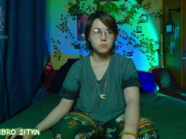 Tricky_Kitsune webcam