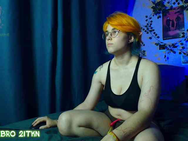 Tricky_Kitsune webcam