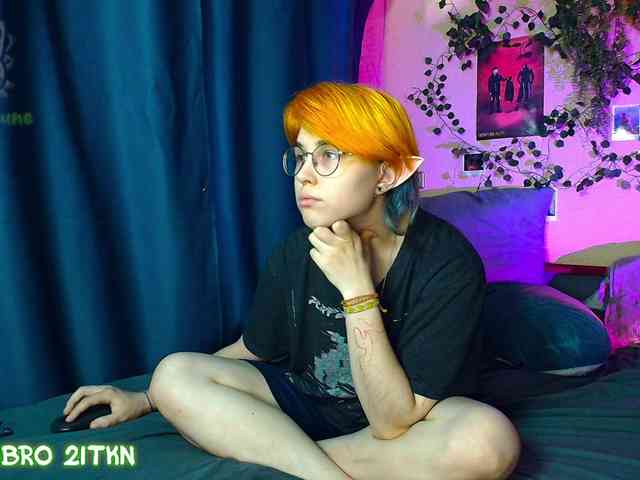 Tricky_Kitsune webcam