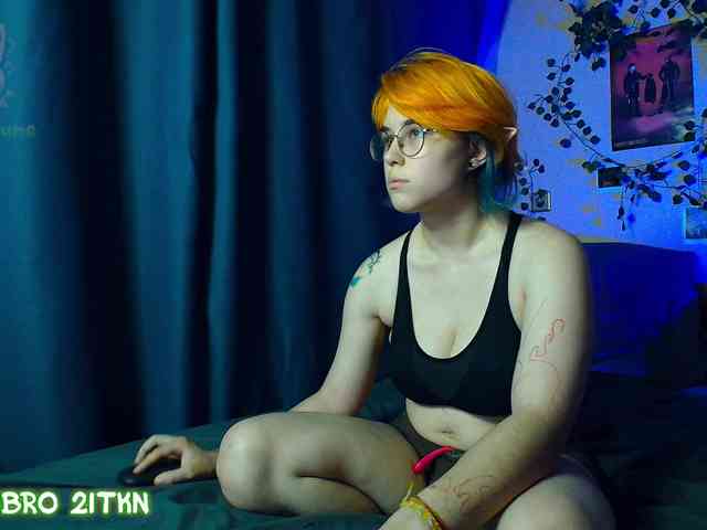 Tricky_Kitsune webcam