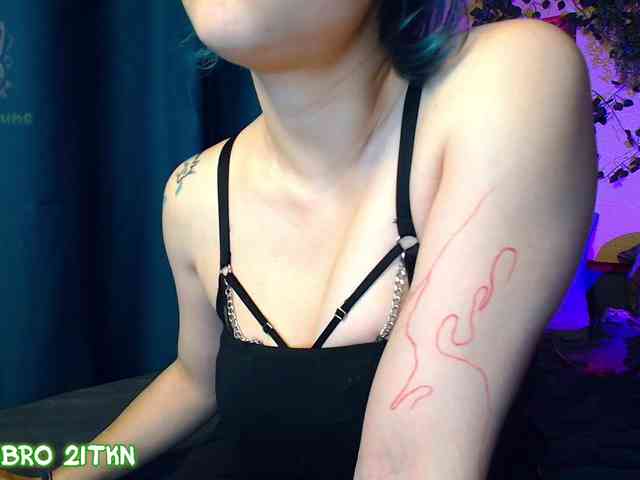Tricky_Kitsune webcam