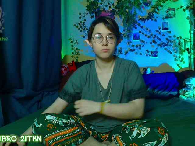 Tricky_Kitsune webcam