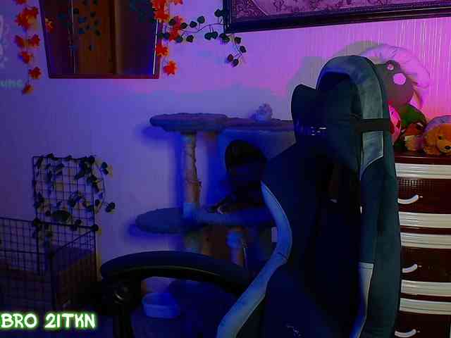 Tricky_Kitsune webcam
