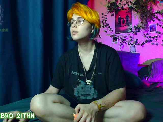 Tricky_Kitsune webcam