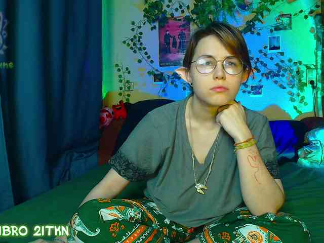 Tricky_Kitsune webcam