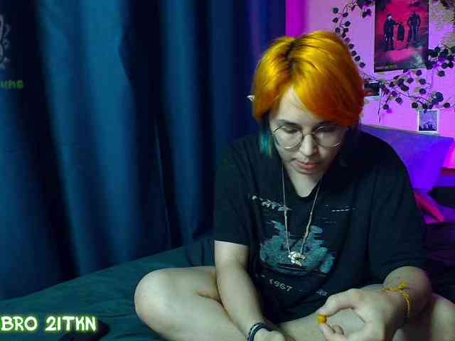 Tricky_Kitsune webcam