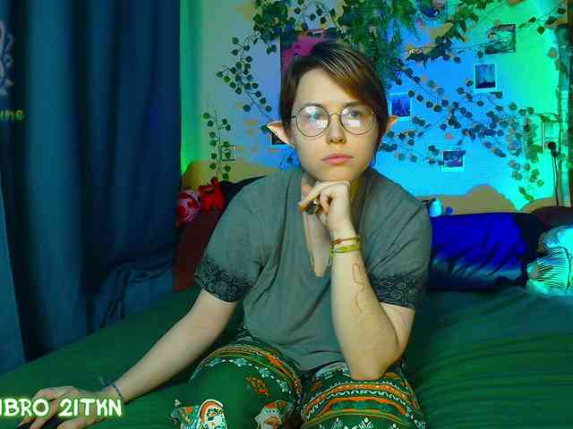 Tricky_Kitsune webcam