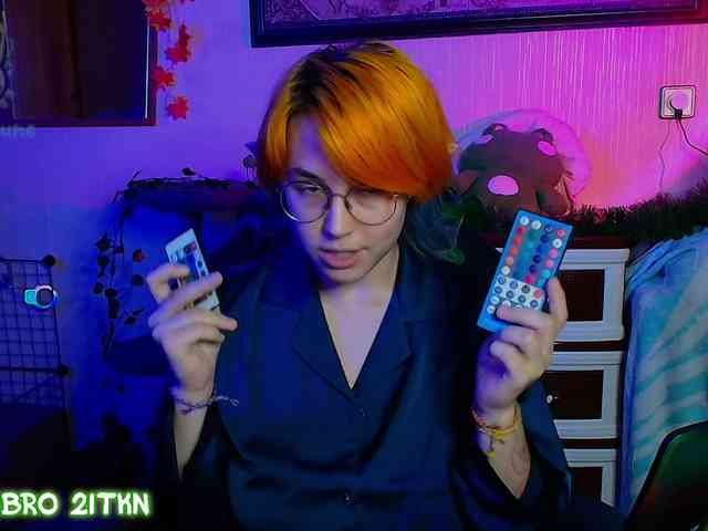 Tricky_Kitsune webcam