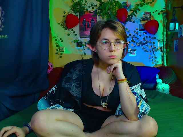 Tricky_Kitsune webcam