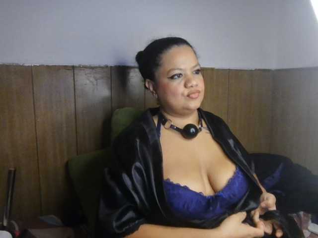 Carlabrasil live cam on BongaCams