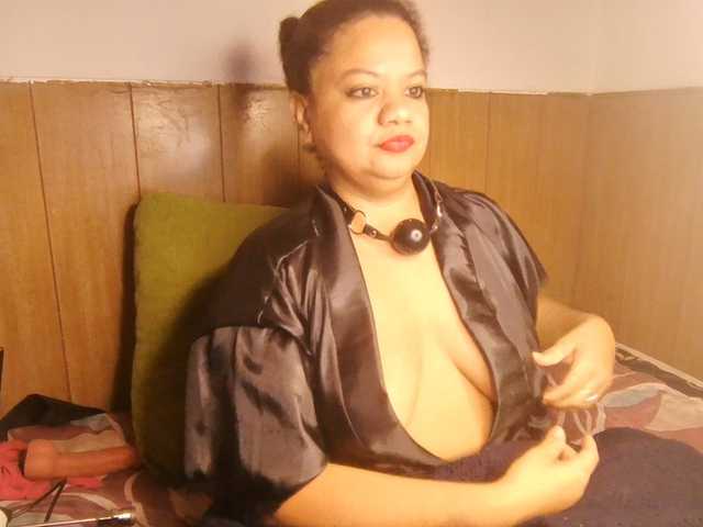 Carlabrasil live cam on BongaCams