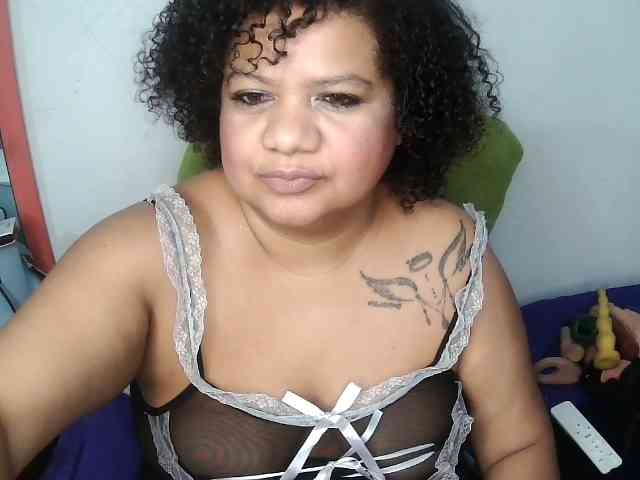 Carlabrasil Live Webcam on BongaCams