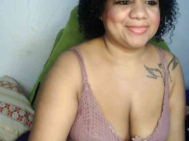 Domme_Carla_Brazil webcam