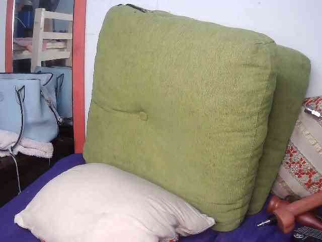 Domme_Carla_Brazil webcam